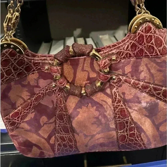 Limited edition Rare Gucci Crystal dragon bag
Tom Ford Gucci collection. - Picture 10 of 17